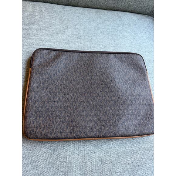 MICHAEL KORS Signature Jet Set Travel Large Laptop Case Brown Multi - Picture 6 of 12